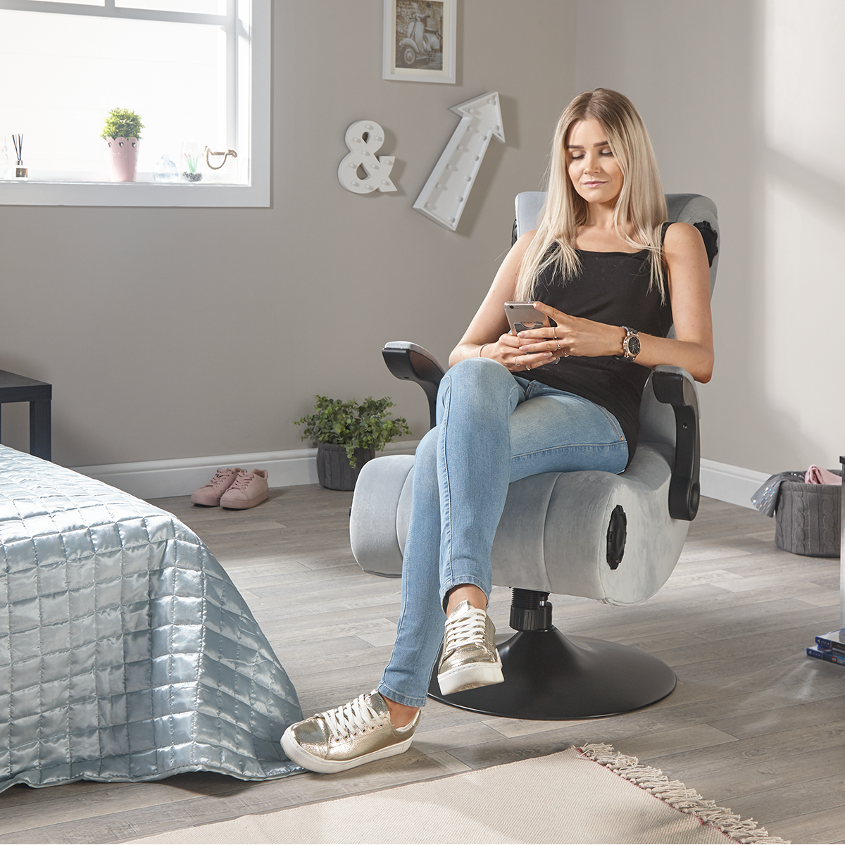 X Rocker Deluxe 4.1 Audio Fabric Console Gaming Chair with Subwoofer